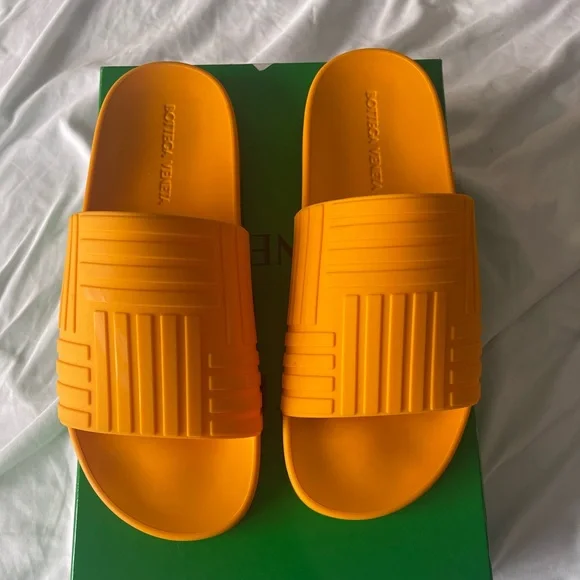 サンダル BOTTEGA VENETA Men Sandals Orange 690105V1O60 7593 Buy Orange Sandals for Men by BOTTEGA VENETA Online | Ajio.com